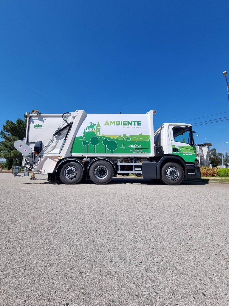 Inova-EM recebe nova viatura de recolha de resíduos 🚛