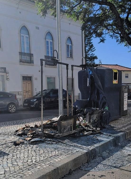 ❗   AVISO  -  Atos de vandalismo no Largo Pedro Teixeira