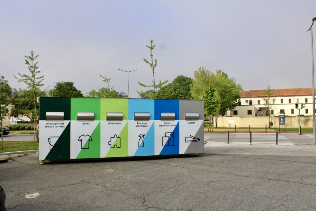 O ECOCENTRO MÓVEL já se encontra instalado na rua dos Bombeiros Voluntários de Cantanhede